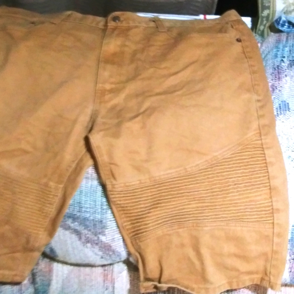 Lot of 2 Big & Tall Mens Tan Shorts Relaxed fit Size 42-43 waste.